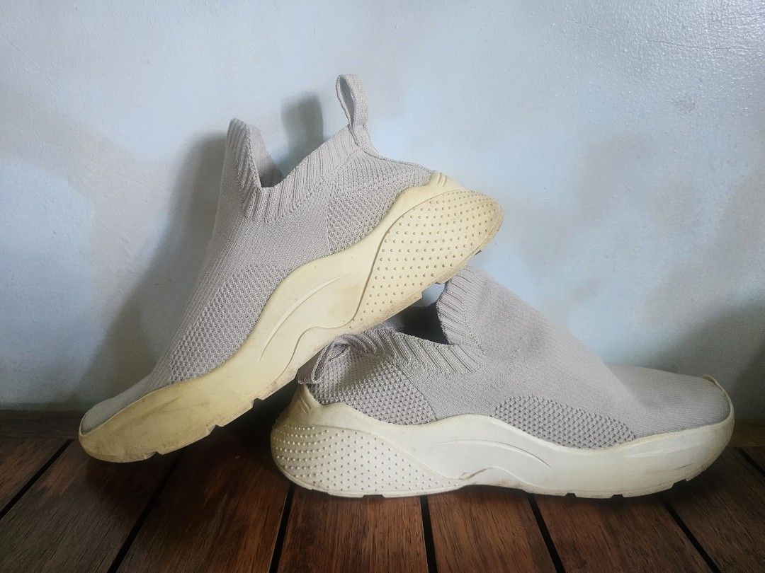 Light Beige Knit Slip-On Sneakers (Category: Sneakers) located in Lupao. Submitted by selahthriftedclothing (Listing ID 1464270896, Image 1). Description: - Comfortable knit slip-on design - Effortless to wear, just slide on - Features a textured sole for grip - Versatile light beige color matches any outfit - Ideal for casual wear and everyday errands.