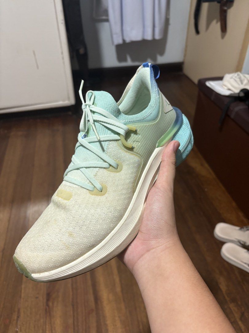 Light Blue & White Running Shoes (Category: Sneakers) located in Manila. Submitted by safeeagle-776d16 (Listing ID 1464279768, Image 1). Description: - Light blue and white running shoes - Lace-up closure - Features a gradient effect on the sole - Minor marks present on the toe area - Perfect for workouts or casual wear.