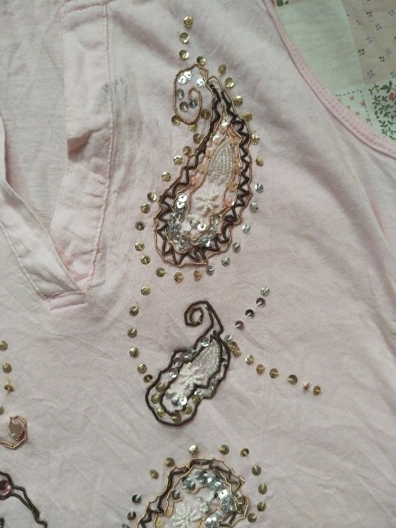 Light pink beaded sleeveless tank top (Category: Others Tops) located in Cebu City. Submitted by thrift_with_anjel (Listing ID 1464228168, Image 3). Description: ❀.ೃ࿔Light pink beaded sleeveless tank top❀.ೃ࿔* 🌹Brand: dop 🥀Flaw: Small stain 🌸Bust: 32-42 🌸Waist: 28-38 🌷Mine: 99 (AU).