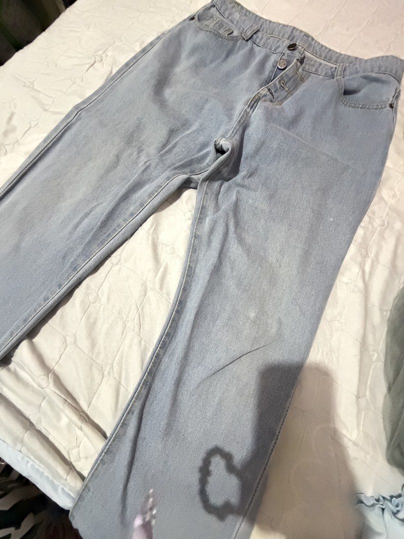 Light Wash Button Fly Denim Jeans (Category: Jeans) located in Manila. Submitted by strbrx_ (Listing ID 1464303149, Image 3). Description: - Light wash denim jeans - Button fly closure - Straight leg style - Material: 85% cotton, 15% polyester - Note: Faint stain on lower leg (please check photos) - Perfect for casual wear - boot leg jeans.