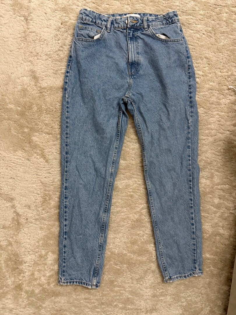 Light Wash Mom Jeans (Category: Jeans) located in Caloocan City. Submitted by croissant8765 (Listing ID 1464313323, Image 3). Description: - Classic light wash mom jeans - High-waisted fit - Relaxed leg for comfort - Perfect for everyday wear - Versatile styling with any top - Essential wardrobe staple.