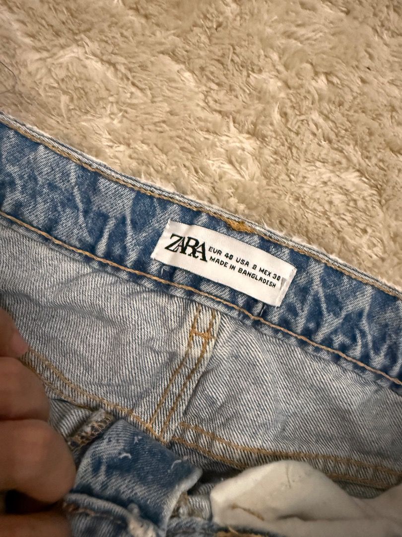 Light Wash Mom Jeans (Category: Jeans) located in Caloocan City. Submitted by croissant8765 (Listing ID 1464313323, Image 2). Description: - Classic light wash mom jeans - High-waisted fit - Relaxed leg for comfort - Perfect for everyday wear - Versatile styling with any top - Essential wardrobe staple.