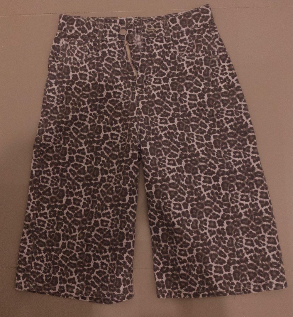 Lim's Leopard Print Wide Leg Jorts (Category: Shorts) located in Rodriguez. Submitted by urforeverrina (Listing ID 1464314390, Image 1). Description: - Leopard print culottes - Brand: Lim's - Style: High-waisted, wide leg - Closure: Zip and button - Size: S WAIST:26-27 - Perfect for a bold, statement look.