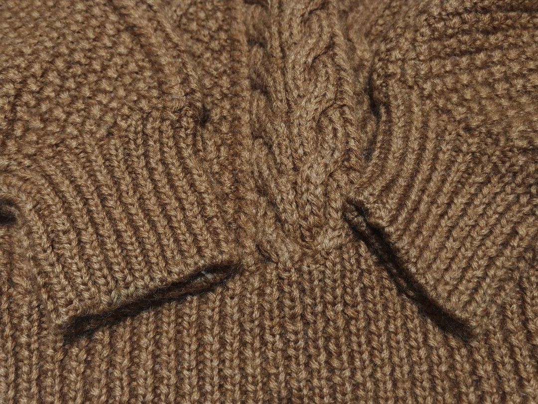 LIPSTAR Orange Chunky Knit Sweater (Category: Coats, Jackets and Outerwear) located in Baguio. Submitted by oberdosed (Listing ID 1464346853, Image 3). Description: LIPSTAR Orange Chunky Knit Sweater A thick, textured chunky knit in a vibrant hue for maximum coziness. Measurements: Length: 22" | Width: 20.5" | Sleeves: 21.5".