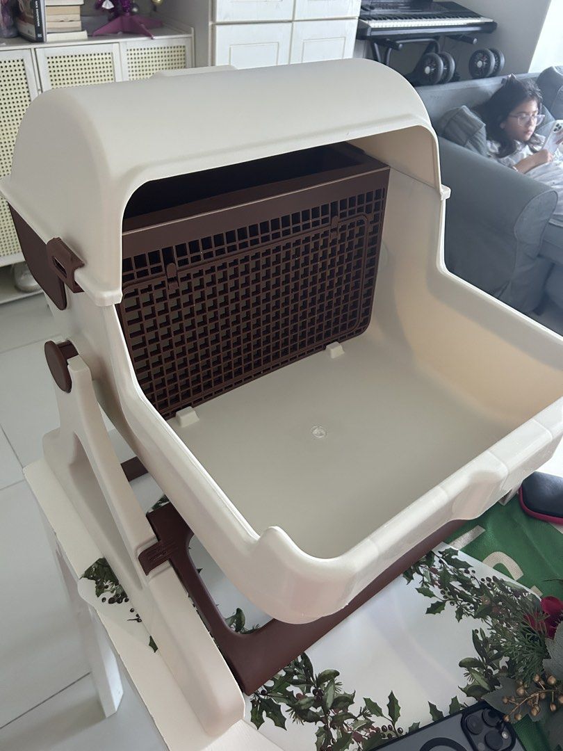 Litterbox with Sifting System semi automatic (Category: Health & Grooming) located in Taguig. Submitted by riaph2025 (Listing ID 1464174462, Image 1). Description: - Petmate hooded litter pan - Built-in sifting system for easy cleaning - Removable top hood - Good size for most cats - Made of durable plastic - Helps keep your home tidy -RFS - too big for our space. Use only for a week.