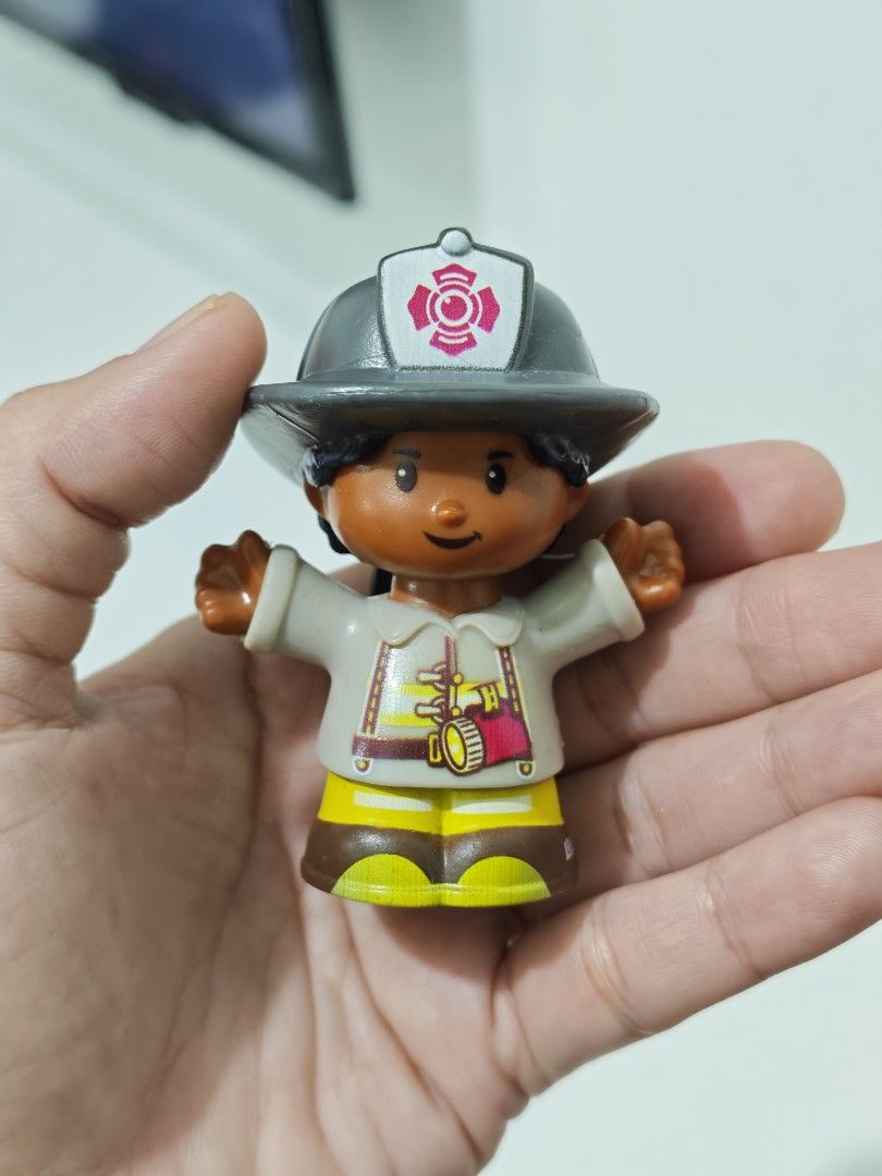 Little People figures TAKE ALL (Category: Kids Toys) located in Pasig City. Submitted by dian.juliet (Listing ID 1464246001, Image 2). Description: ▪️Preloved from USA ▪️What you see is what you get. ▪️Colors may vary due to lightning. ▪️Flaws are barely noticeable. ▪️Feel free to message me for other details. :) 🖤 dian.