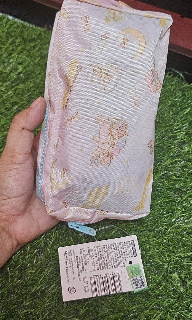 Little twin stars pouch (Category: Purses & Pouches) located in Umingan. Submitted by liezelsona48963 (Listing ID 1464304728, Image 2). Description: bnew sanrio littletwin stars ppuch w/ tag 7×2 inches mop gcash.