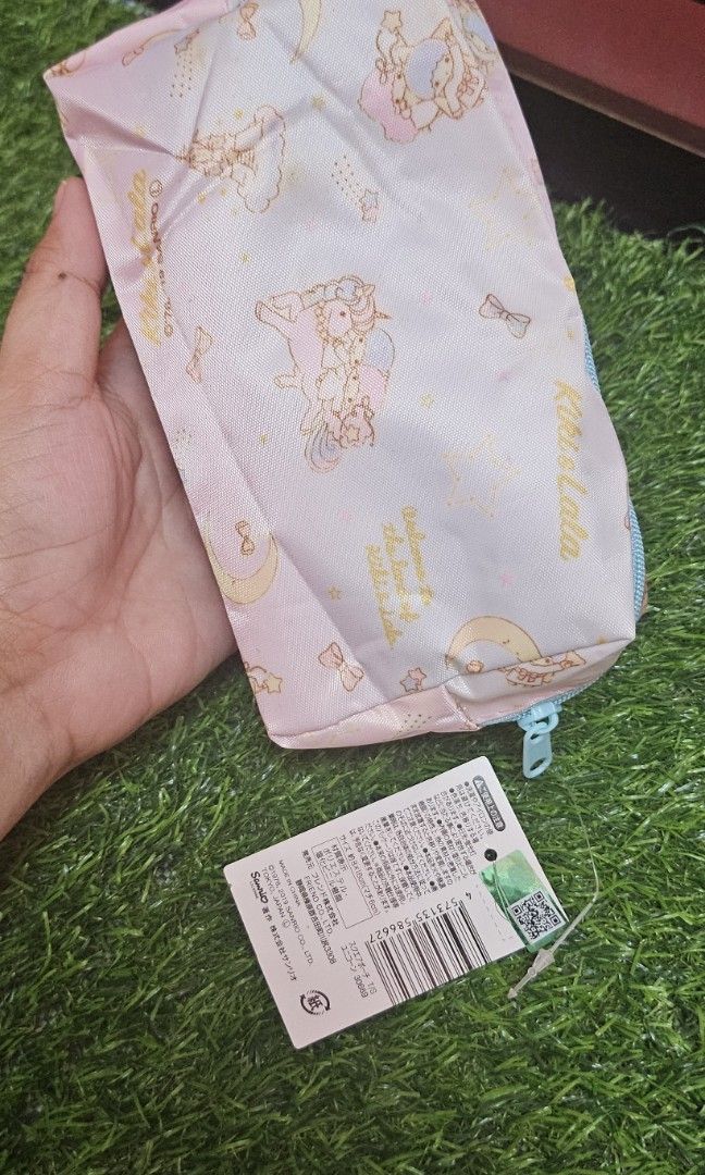 Little twin stars pouch (Category: Purses & Pouches) located in Umingan. Submitted by liezelsona48963 (Listing ID 1464304728, Image 3). Description: bnew sanrio littletwin stars ppuch w/ tag 7×2 inches mop gcash.