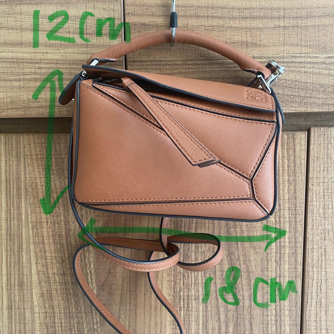 Loewe puzzle bag not hammock （分類：手袋及銀包）位於 Hong Kong。 由 shopaholic628 提交（商品編號 1464218361，圖片 2）。簡介： 好新淨 順豐到付或平郵自付優先。