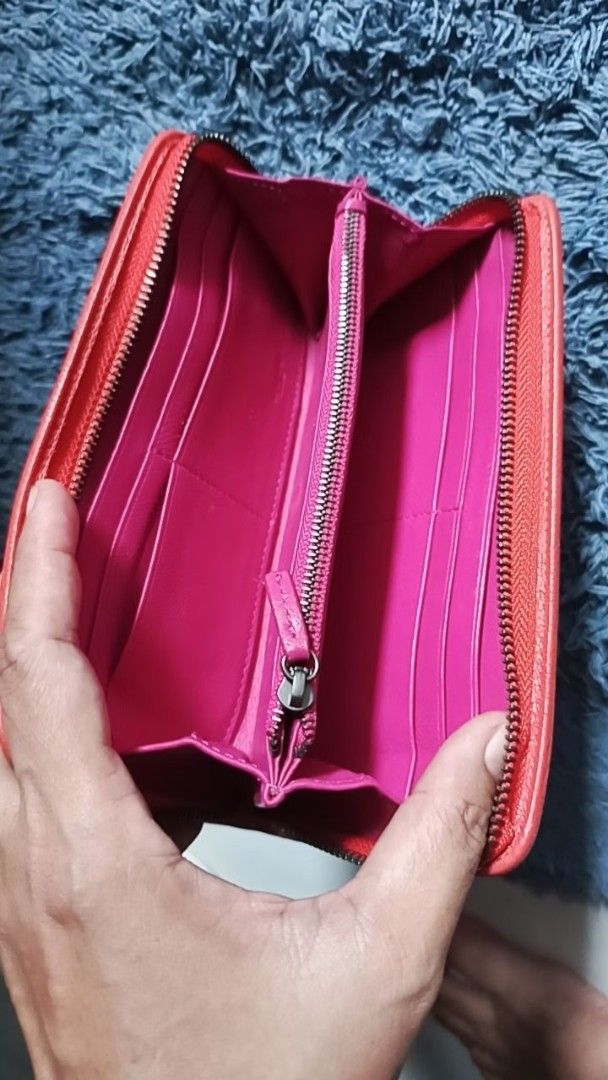 Loewe wallet (Category: Wallets & Card Holders) located in Bulacan. Submitted by jhefkheelo02163 (Listing ID 1464147362, Image 2). Description: Loewe long wallet Detailed posted .