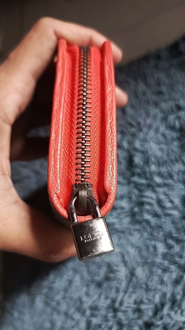 Loewe wallet (Category: Wallets & Card Holders) located in Bulacan. Submitted by jhefkheelo02163 (Listing ID 1464147362, Image 3). Description: Loewe long wallet Detailed posted .