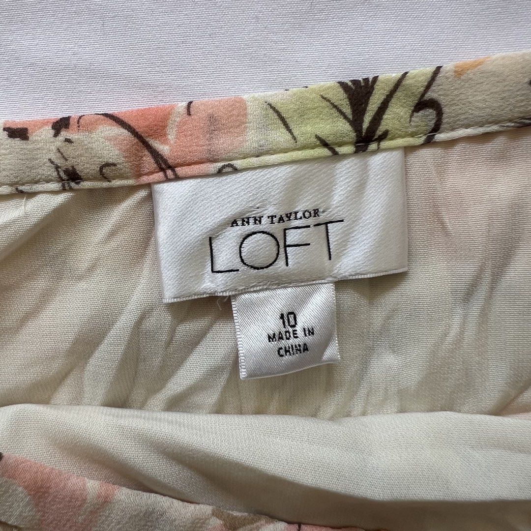 LOFT Ann Taylor Silk Skirt (Category: Skirts) located in Manila. Submitted by miyarmoire (Listing ID 1464171152, Image 2). Description: INCH LOFT Ann Taylor Skirt💐 w: 30 l: 18.5 VINTAGE Silk Midi skirt no visible flaws like discolouration and tears .