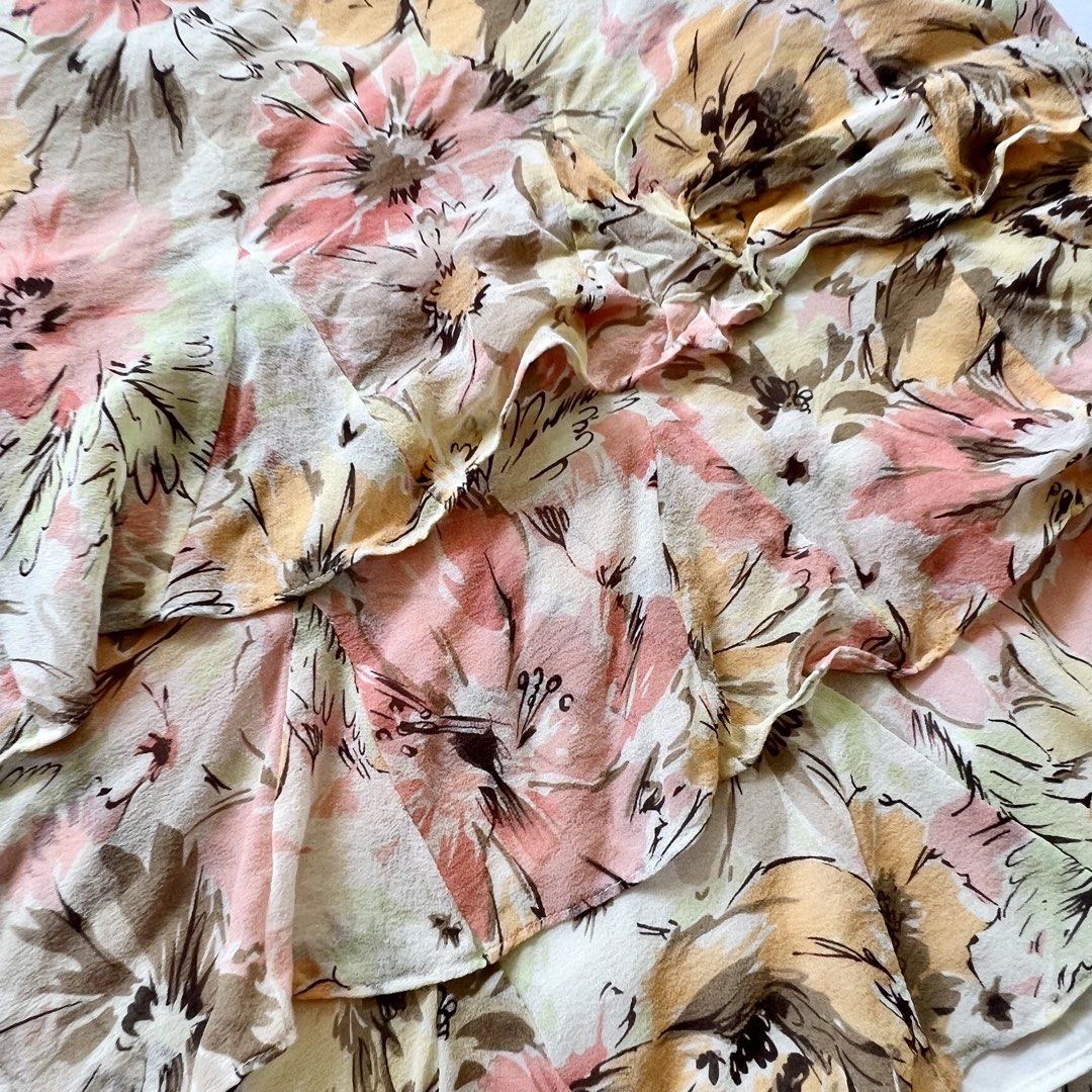 LOFT Ann Taylor Silk Skirt (Category: Skirts) located in Manila. Submitted by miyarmoire (Listing ID 1464171152, Image 3). Description: INCH LOFT Ann Taylor Skirt💐 w: 30 l: 18.5 VINTAGE Silk Midi skirt no visible flaws like discolouration and tears .