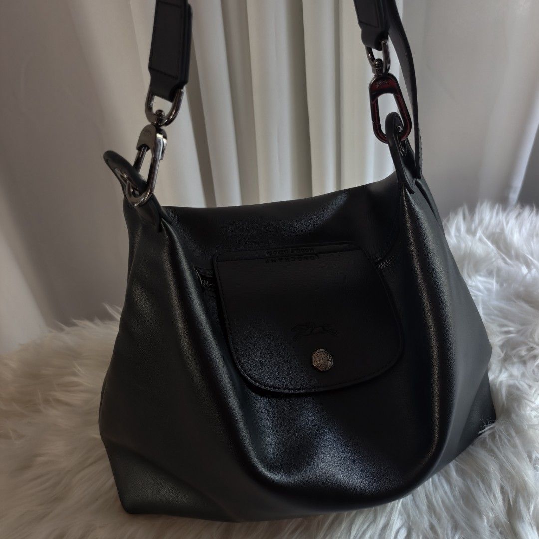 LONG CHAMP HOBO (Category: Shoulder Bags) located in General Santos City (Dadiangas). Submitted by zhia_preloved (Listing ID 1464237585, Image 3). Description: original, good as new condition.