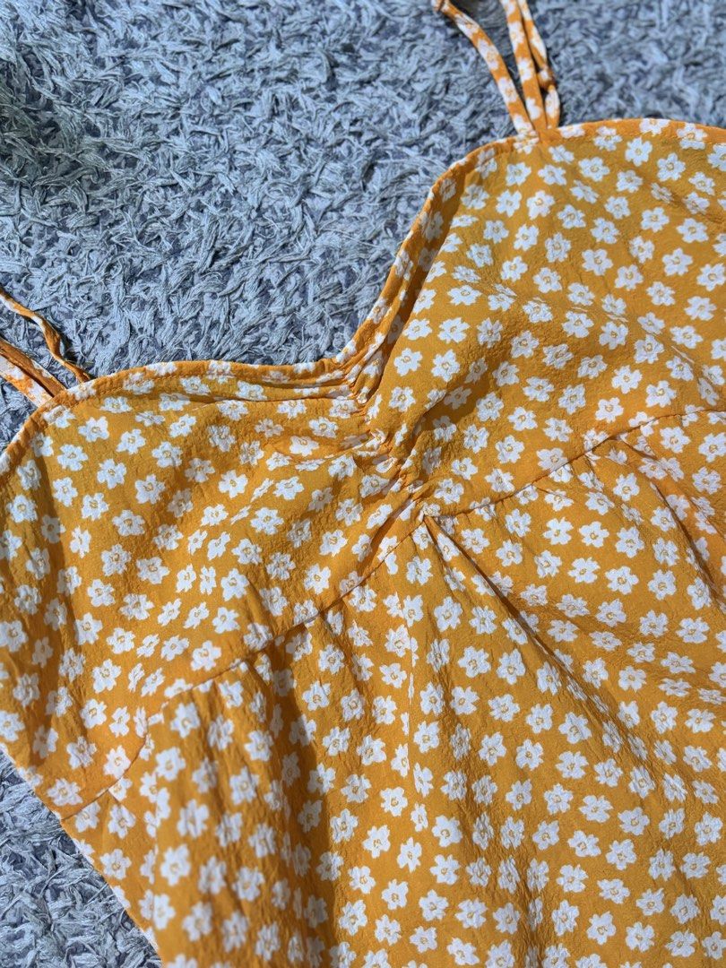 Long floral orange sleeves (Category: Sleeveless) located in Manila. Submitted by kattlacsamana (Listing ID 1464252750, Image 3). Description: .