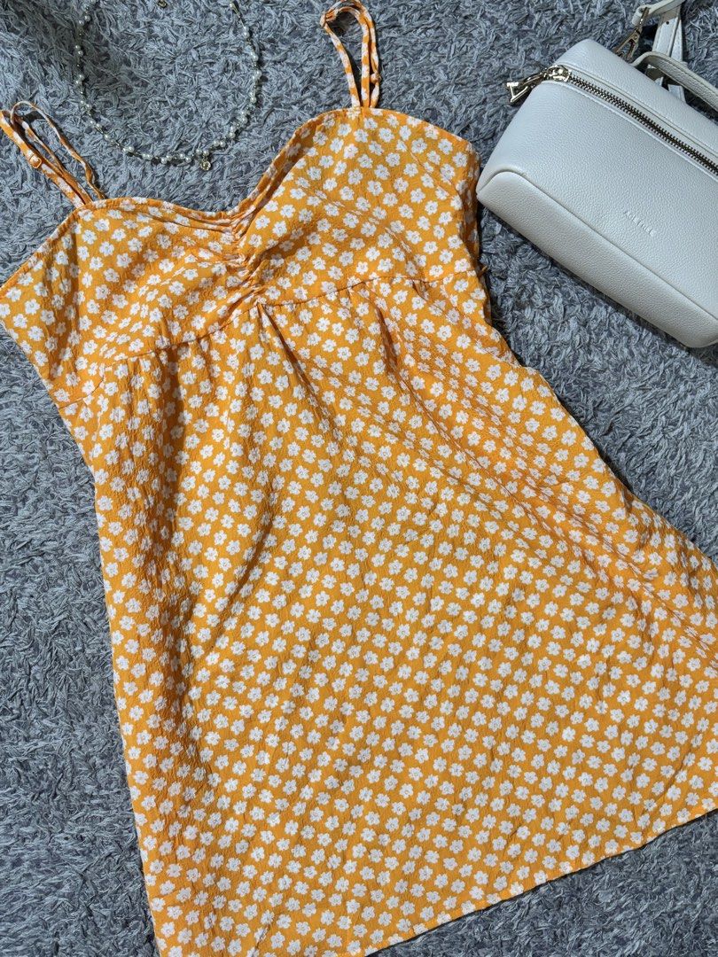 Long floral orange sleeves (Category: Sleeveless) located in Manila. Submitted by kattlacsamana (Listing ID 1464252750, Image 1). Description: .