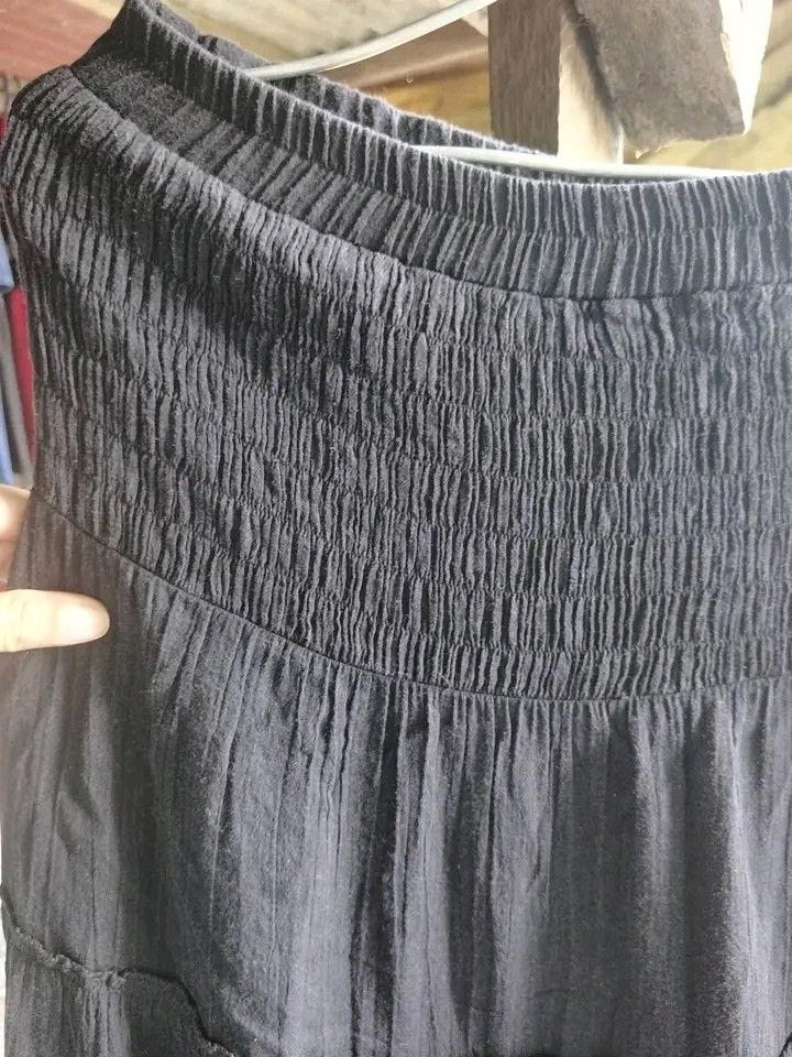 long skirt (Category: Skirts) located in Los Banos. Submitted by misscoh_8 (Listing ID 1464221794, Image 3). Description: size:27-29 diko na mahanap top neto pede po siya long skirt and tube dress galing bangkok.