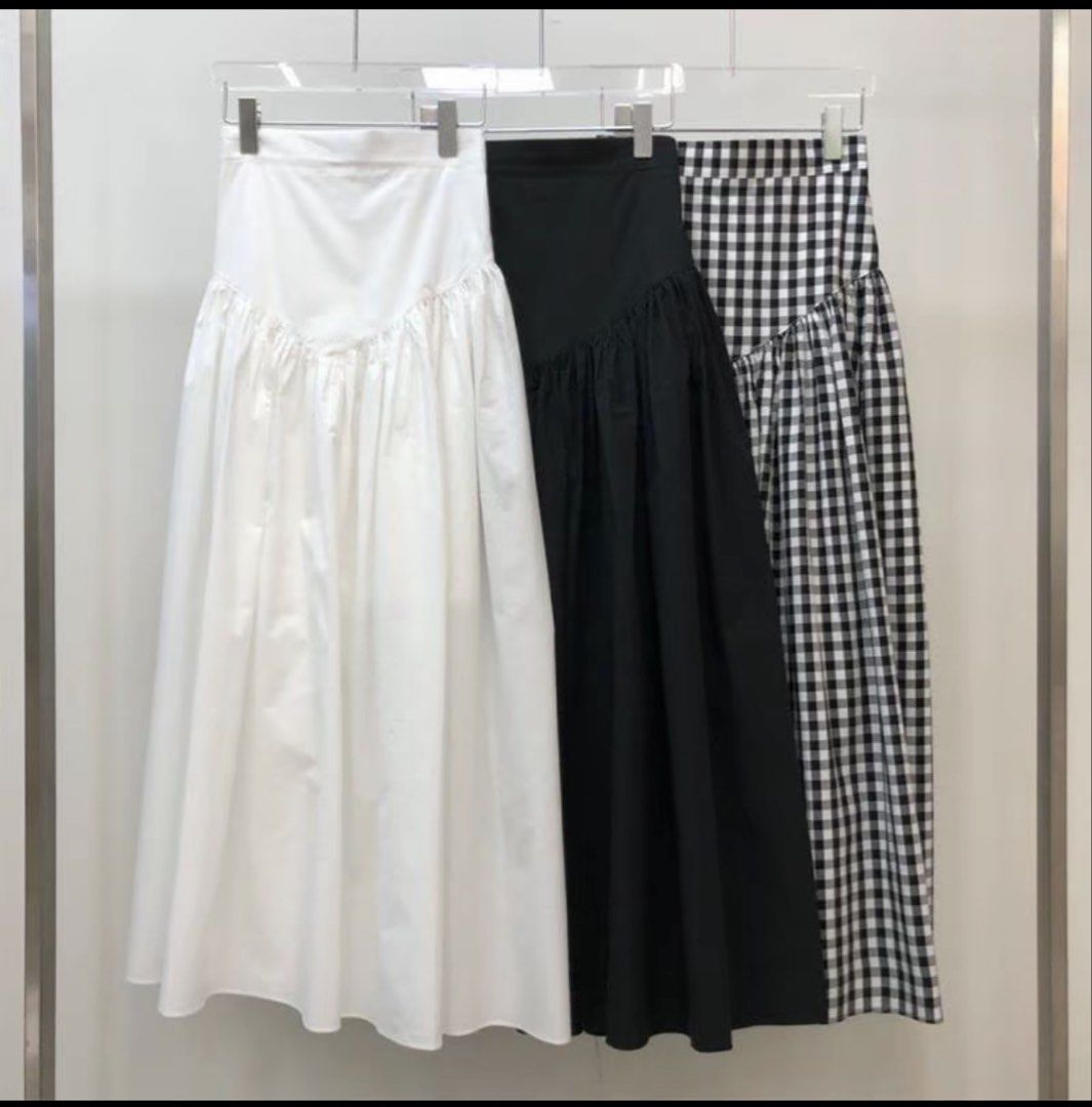 Long skirt (Category: Skirts) located in Kabacan. Submitted by gdwmtine_28 (Listing ID 1464273021, Image 1). Description: Long skirt (NEVER BEEN USE) Available color BLACK AND PLAID (Checkered) Price: 220 Size: 24-27 garterized back Length: 86cm.
