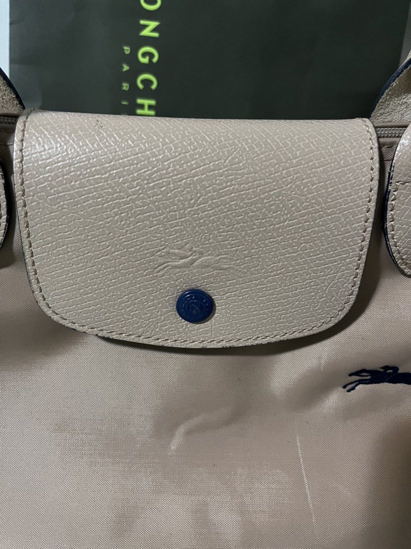 Longchamp Le Pliage in Hawthorn | Medium Long Handle (Category: Shoulder Bags) located in Manila. Submitted by keroppiverse (Listing ID 1464229623, Image 3). Description: - Original with jelly tag attached inside the bag - silver hardware - comes with dust bag and paper bag onlu, no LC ziplock - can give bag organizer as a freebie.