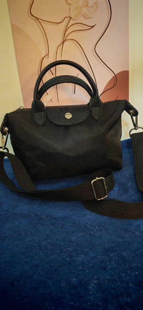 Longchamp Le Pliage Neo Small Top Handle Bag Black (Category: Luxury Bags & Wallets) located in Caloocan City. Submitted by miyaka_lm (Listing ID 1464202529, Image 1). Description: - Black Longchamp - Small size, ideal for daily use - Versatile: Top handles and detachable shoulder strap - Secure zipper closure - Made in France - Signature Longchamp logo details on snap button and zipper pull - Brand name printed along zipper trim.