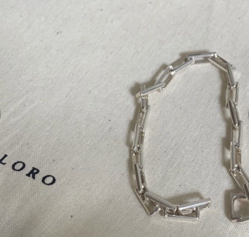 Loro Silver Bracelet (Category: Bracelets) located in Quezon City. Submitted by theluxurycityph. (Listing ID 1464332408, Image 1). Description: Loro Bracelet 925 Silver Bracelet and provided box.