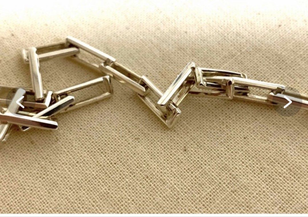 Loro Silver Bracelet (Category: Bracelets) located in Quezon City. Submitted by theluxurycityph. (Listing ID 1464332408, Image 3). Description: Loro Bracelet 925 Silver Bracelet and provided box.