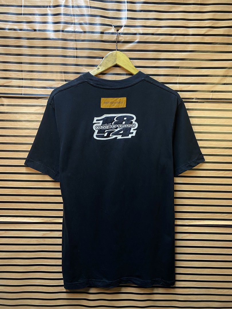 LOUIS VUITTON “EMBROID DESIGN” TEE (Category: Tshirts & Polo Shirts ) located in Makati City. Submitted by drip.poww (Listing ID 1464239276, Image 2). Description: - Authentic Louis Vuitton - Color: Black - Size: Large - Dimes: 22x27 - Authentic - Excellent condition - Need wash, fresh from bale - Material: 100% Cotton Please don’t expect too much—these are thrifted (ukay) items. 😊 !!STILL NEGOTIABLE!!.