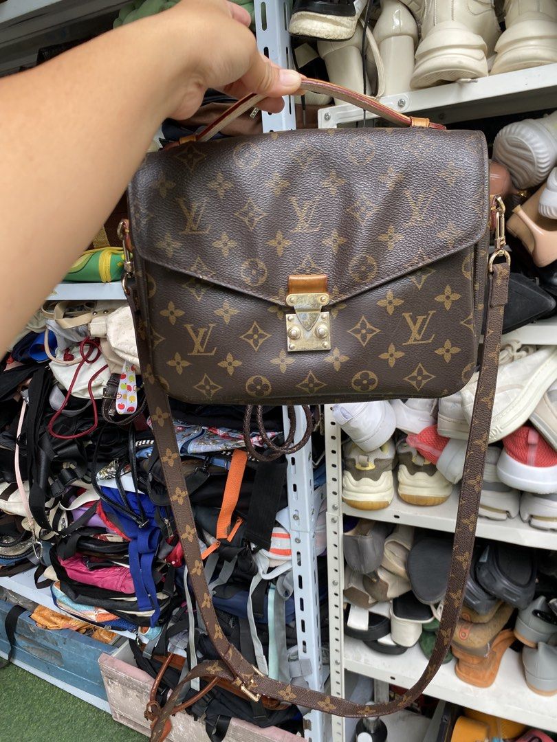 Louis Vuitton Monogram Pochette Métis coded (Category: Luxury Bags & Wallets) located in Davao. Submitted by jennicaestrella_1995 (Listing ID 1464167837, Image 1). Description: .