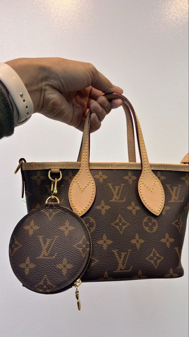 LOUIS VUITTON Neverfull BB Monogram canvas Bag (Category: Luxury Bags & Wallets) located in Manila. Submitted by luxemax_09 (Listing ID 1464170658, Image 1). Description: .