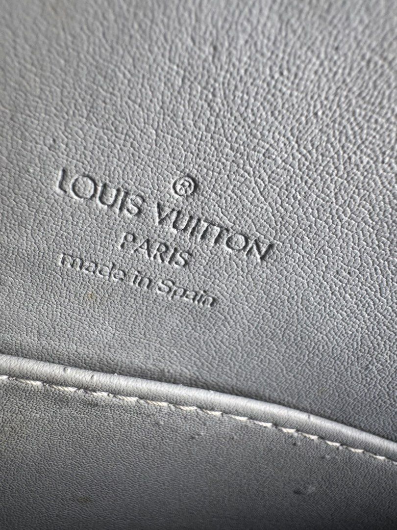 Louis Vuitton Thompson (Category: Luxury Bags & Wallets) located in Cagayan de Oro. Submitted by KoaApparelAtbp. (Listing ID 1464218831, Image 2). Description: This is a vintage Louis Vuitton Thompson Street Bag in Monogram Vernis leather. Recolored to burgundy and black since the patent won't absorb the burgundy. Shoulder bag only. .