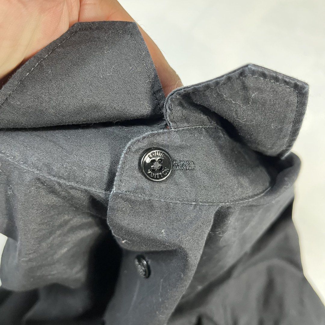 Louis Vuitton Uniform (Category: Luxury Apparel) located in Iloilo. Submitted by profitpicks (Listing ID 1464326196, Image 2). Description: .