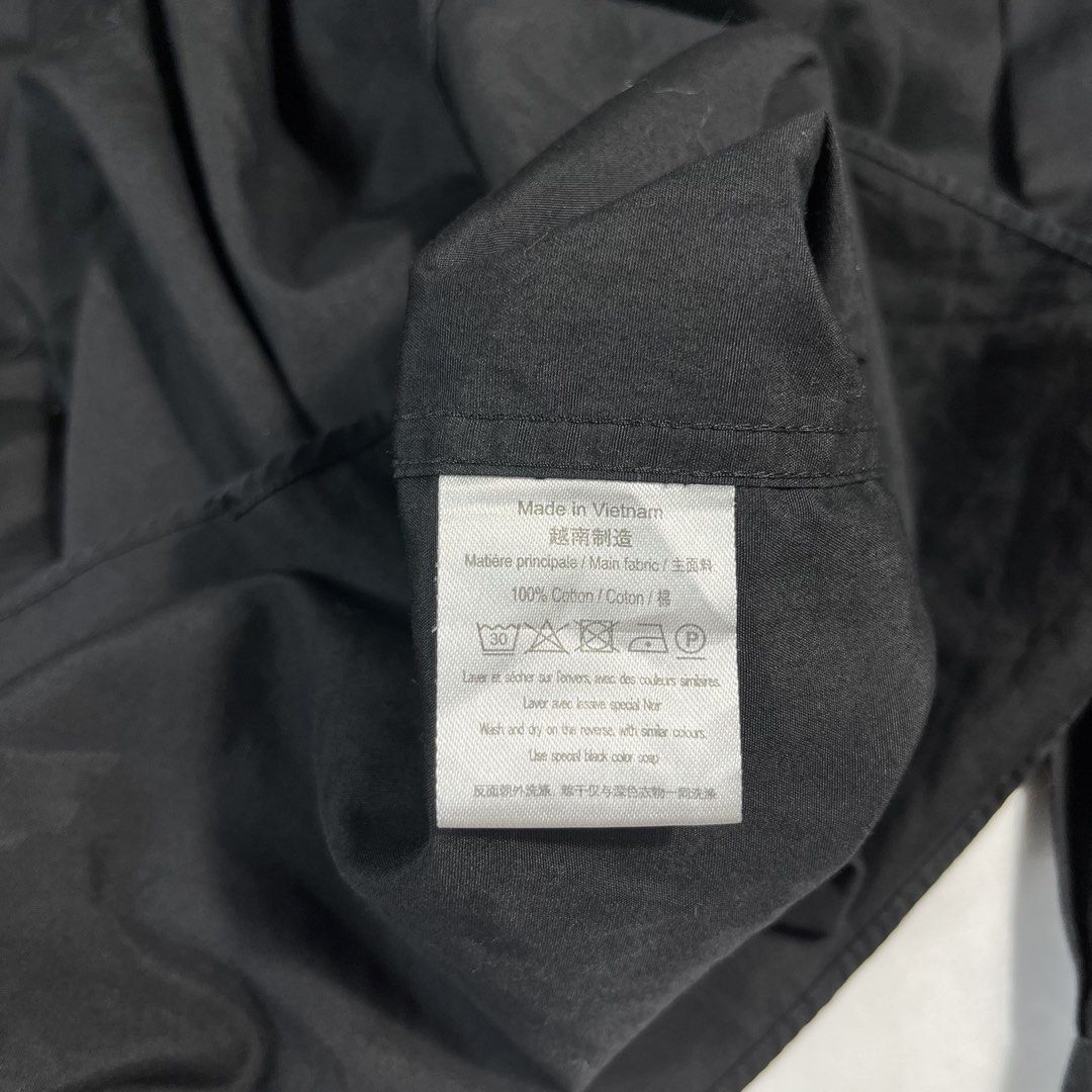 Louis Vuitton Uniform (Authentic) (Category: Luxury Apparel) located in Iloilo. Submitted by profitpicks (Listing ID 1464326196, Image 3). Description: .