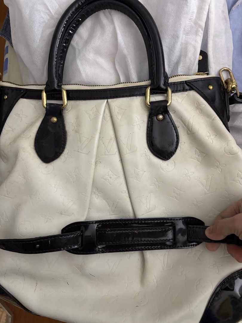 Louis Vuitton White Monogram Leather Handbag (Category: Shoulder Bags) located in Mandaluyong City. Submitted by peachy.cloud (Listing ID 1464211059, Image 2). Description: - not coded White Louis Vuitton bag - Black patent leather trim and handles - Embossed monogram pattern all over - Signs of wear and marks on white leather - Comes with a detachable strap - Ideal for everyday use.