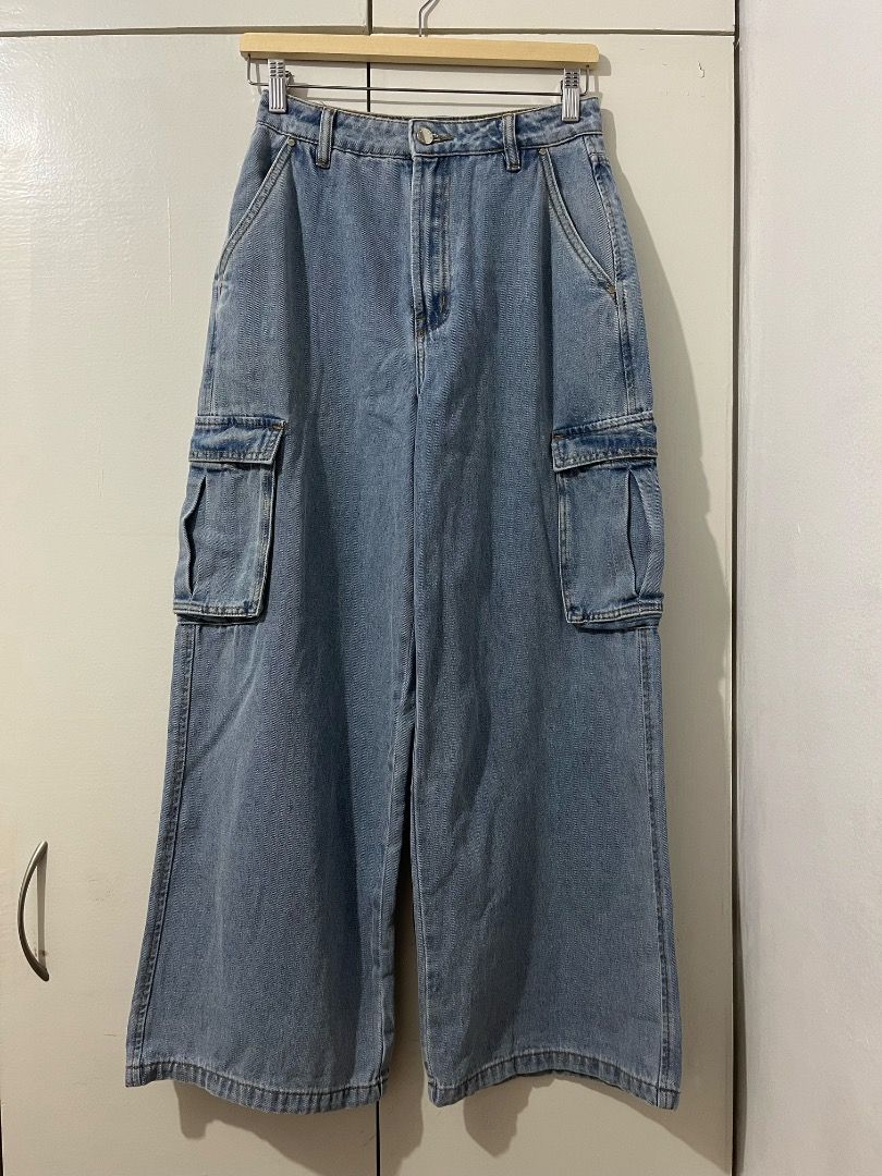 Love Bonito Denim Cargo Pants (Category: Jeans) located in Manila. Submitted by micahezra__ (Listing ID 1464330160, Image 1). Description: brand new with tag - size 26 original price P2,790.
