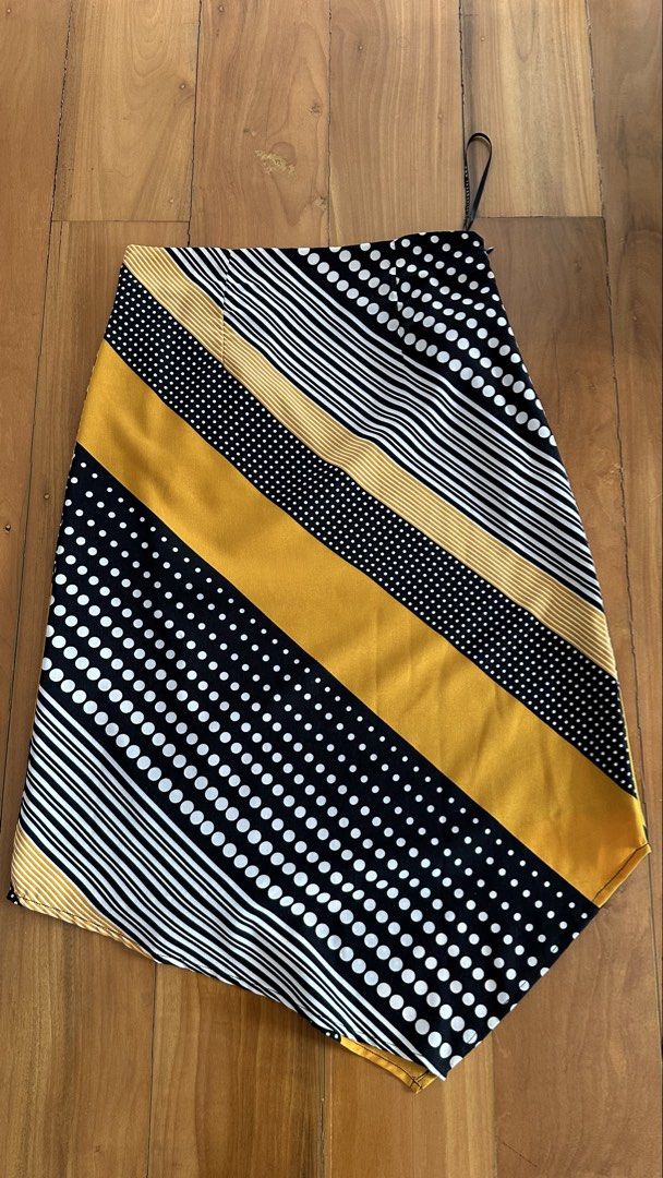 Love Bonito Polka Dot Skirt size Small (Category: Skirts) located in Cagayan de Oro. Submitted by alexamc_ (Listing ID 1464155129, Image 1). Description: Fits Zara xs.