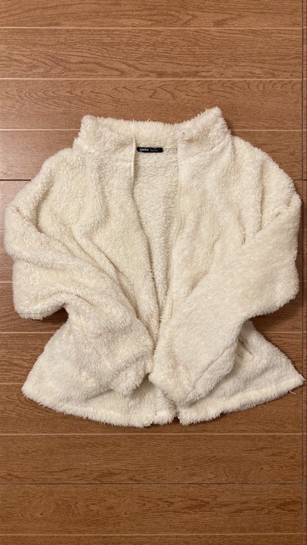 Lovito Cream Fuzzy Zip-Up Jacket (Category: Coats, Jackets and Outerwear) located in Subic. Submitted by bottomjeanzgals (Listing ID 1464335984, Image 1). Description: .