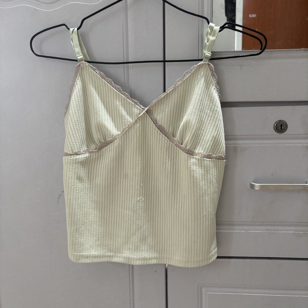 Lovito Lace Trim Tank Top (Category: Sleeveless) located in Binan City. Submitted by mypreloved_haul (Listing ID 1464200268, Image 1). Description: .