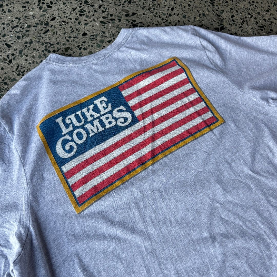 LUKE COMBS MERCH TEE (Category: Tshirts & Polo Shirts ) located in Quezon City. Submitted by theq.thriftshop (Listing ID 1464147049, Image 3). Description: PLEASE READ FIRST! MINE ₱299 + sf (FIXED) Size XL (L 32”, W 24.5”) Issue: Stain Color may vary due to lighting Model’s height: 5’9 💸 G-Cash payment 📦 J&T Nationwide shipping.