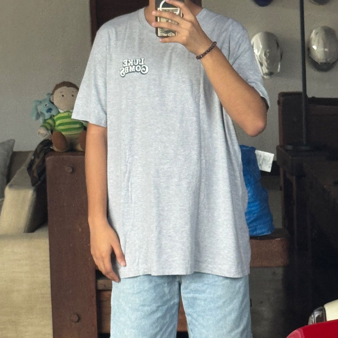 LUKE COMBS MERCH TEE (Category: Tshirts & Polo Shirts ) located in Quezon City. Submitted by theq.thriftshop (Listing ID 1464147049, Image 2). Description: PLEASE READ FIRST! MINE ₱299 + sf (FIXED) Size XL (L 32”, W 24.5”) Issue: Stain Color may vary due to lighting Model’s height: 5’9 💸 G-Cash payment 📦 J&T Nationwide shipping.