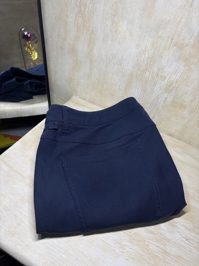 LULULEMON ABC PANTS (Category: Trousers) located in Cabuyao City. Submitted by pormanation-thrift-store (Listing ID 1464349641, Image 2). Description: LULULEMON ABC PANTS Condition: LIKE NEW Color rate: 10/10 (PWEDE SA MASELAN) Size: 36 Dimes: 38”Wx37.5”L Issue: NONE❌ Price: 2500.