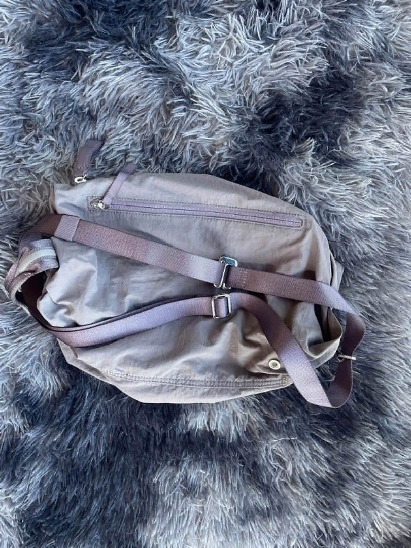 Lululemon Everywhere Belt Bag - Light Purple (Category: Cross-body Bags) located in Barobo. Submitted by jvthruftz (Listing ID 1464264181, Image 3). Description: - Light purple Lululemon Everywhere Belt Bag - Adjustable strap with buckle closure - Zippered main compartment - Small Lululemon logo on the front - Ideal for everyday use or workouts.