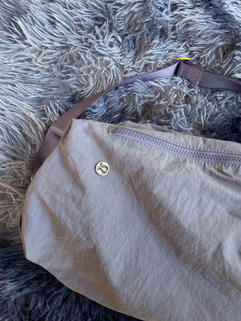 Lululemon Everywhere Belt Bag - Light Purple (Category: Cross-body Bags) located in Barobo. Submitted by jvthruftz (Listing ID 1464264181, Image 2). Description: - Light purple Lululemon Everywhere Belt Bag - Adjustable strap with buckle closure - Zippered main compartment - Small Lululemon logo on the front - Ideal for everyday use or workouts.