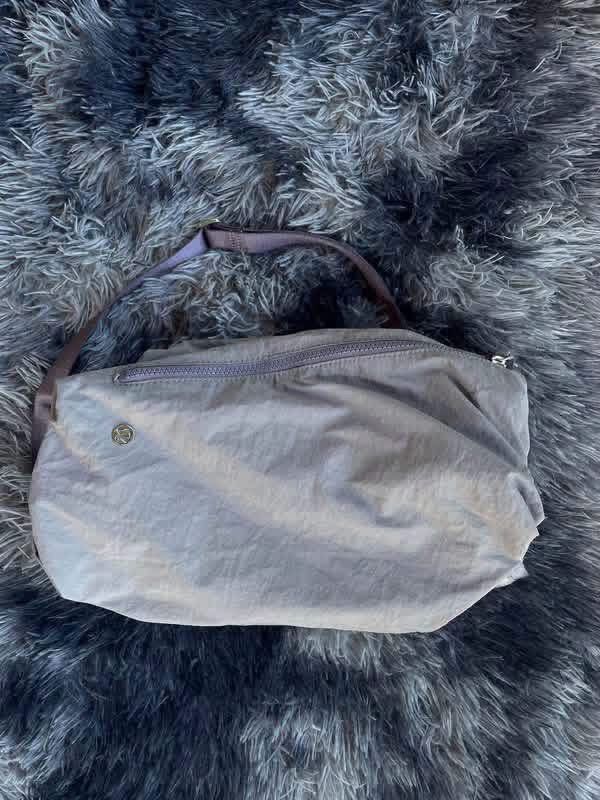 Lululemon Everywhere Belt Bag - Light Purple (Category: Cross-body Bags) located in Barobo. Submitted by jvthruftz (Listing ID 1464264181, Image 1). Description: - Light purple Lululemon Everywhere Belt Bag - Adjustable strap with buckle closure - Zippered main compartment - Small Lululemon logo on the front - Ideal for everyday use or workouts.