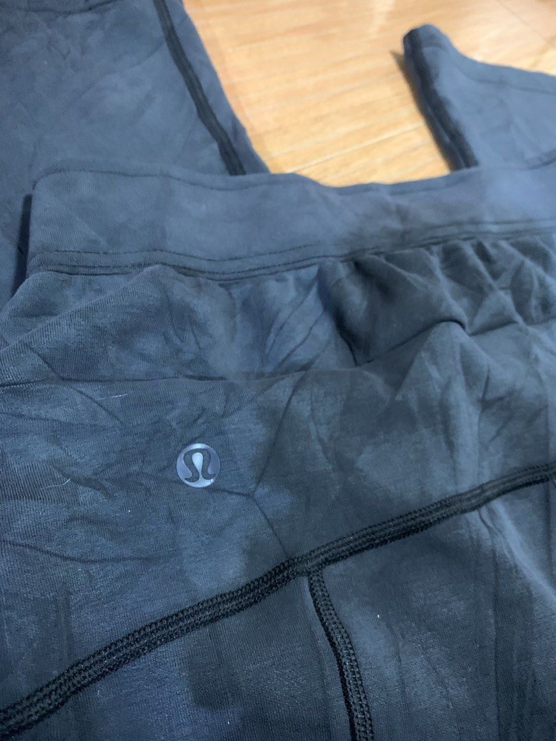 Lululemon pants (Category: Jeans) located in Quezon City. Submitted by hustle_mind (Listing ID 1464351497, Image 2). Description: Authentic/Legit as new no issue size 4 30 to semi 36 waist strechy Lenght 40 .