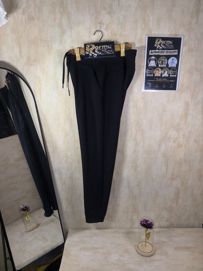LULULEMON SMOOTH SPACER JOGGER PANTS (Category: Joggers) located in Cabuyao City. Submitted by pormanation-thrift-store (Listing ID 1464349314, Image 2). Description: LULULEMON SMOOTH SPACER JOGGER PANTS Condition: LIKE NEW Color rate: 10/10 (PWEDE SA MASELAN) Size: LARGE Dimes: 32-36”Wx38.5”L Issue: NONE❌ Price: 2000.
