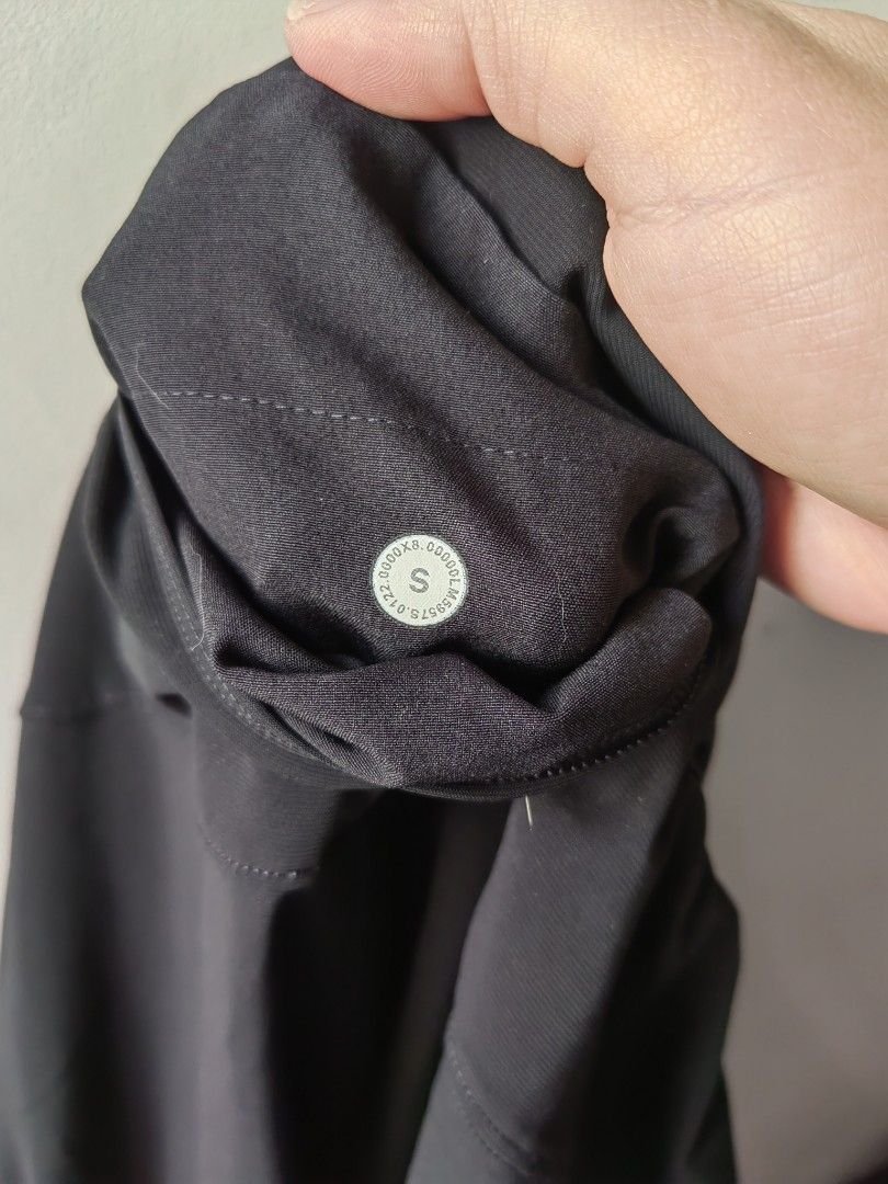 Lululemon Surge Jogger Shorter 27" (S) (Category: Activewear) located in Baguio. Submitted by kacijom (Listing ID 1464281339, Image 3). Description: ₱1.2k (SRP $118 /₱7.3k) Lululemon Surge Jogger Shorter 27" - Black •Size S mens, 14"x37" •Condition 9/10 (Very-Good Used Condition).
