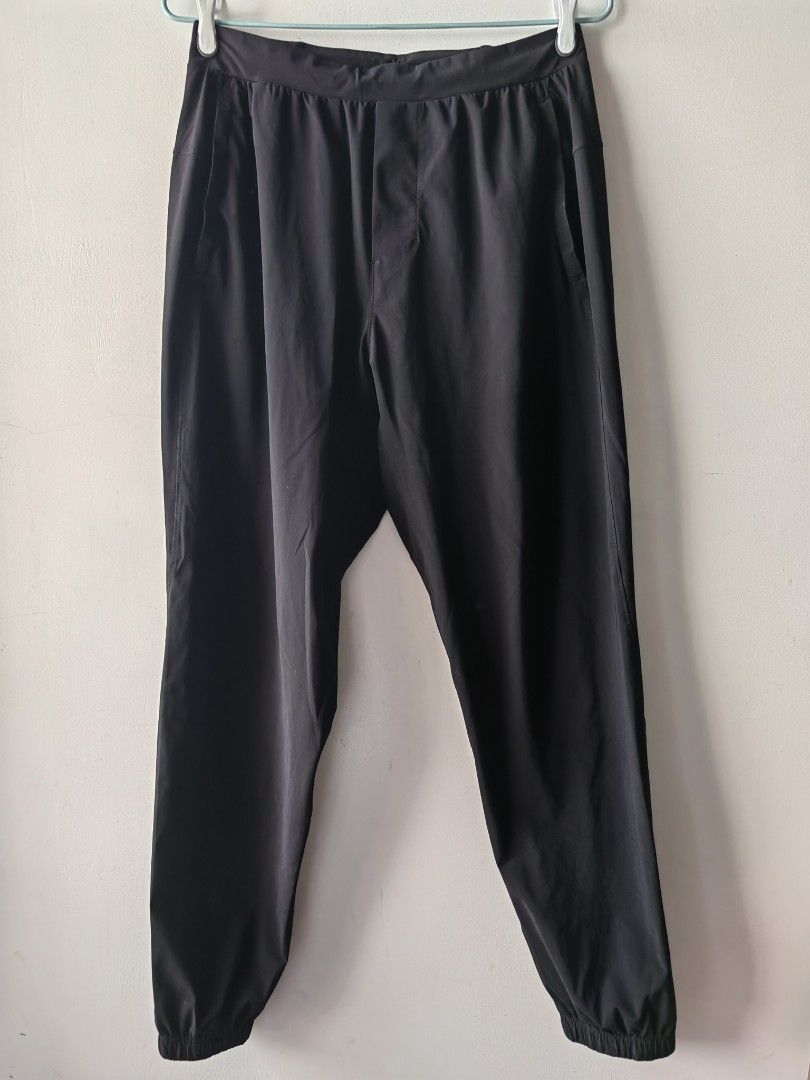 Lululemon Surge Jogger Shorter 27" (S) (Category: Activewear) located in Baguio. Submitted by kacijom (Listing ID 1464281339, Image 1). Description: ₱1.2k (SRP $118 /₱7.3k) Lululemon Surge Jogger Shorter 27" - Black •Size S mens, 14"x37" •Condition 9/10 (Very-Good Used Condition).