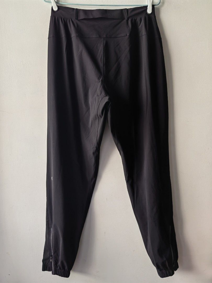 Lululemon Surge Jogger Shorter 27" (S) (Category: Activewear) located in Baguio. Submitted by kacijom (Listing ID 1464281339, Image 2). Description: ₱1.2k (SRP $118 /₱7.3k) Lululemon Surge Jogger Shorter 27" - Black •Size S mens, 14"x37" •Condition 9/10 (Very-Good Used Condition).