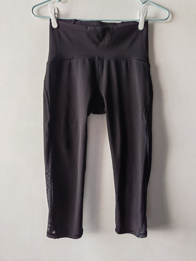 Lululemon Train Times Crop 17"(4/S) (Category: Activewear) located in Baguio. Submitted by kacijom (Listing ID 1464280136, Image 2). Description: ₱400 (SRP $88 /₱5.2k) •Lululemon Train Times Crop (17") Black •Size 4/S, 12"x24" •Condition 10/10 (Excellent Used Condition).