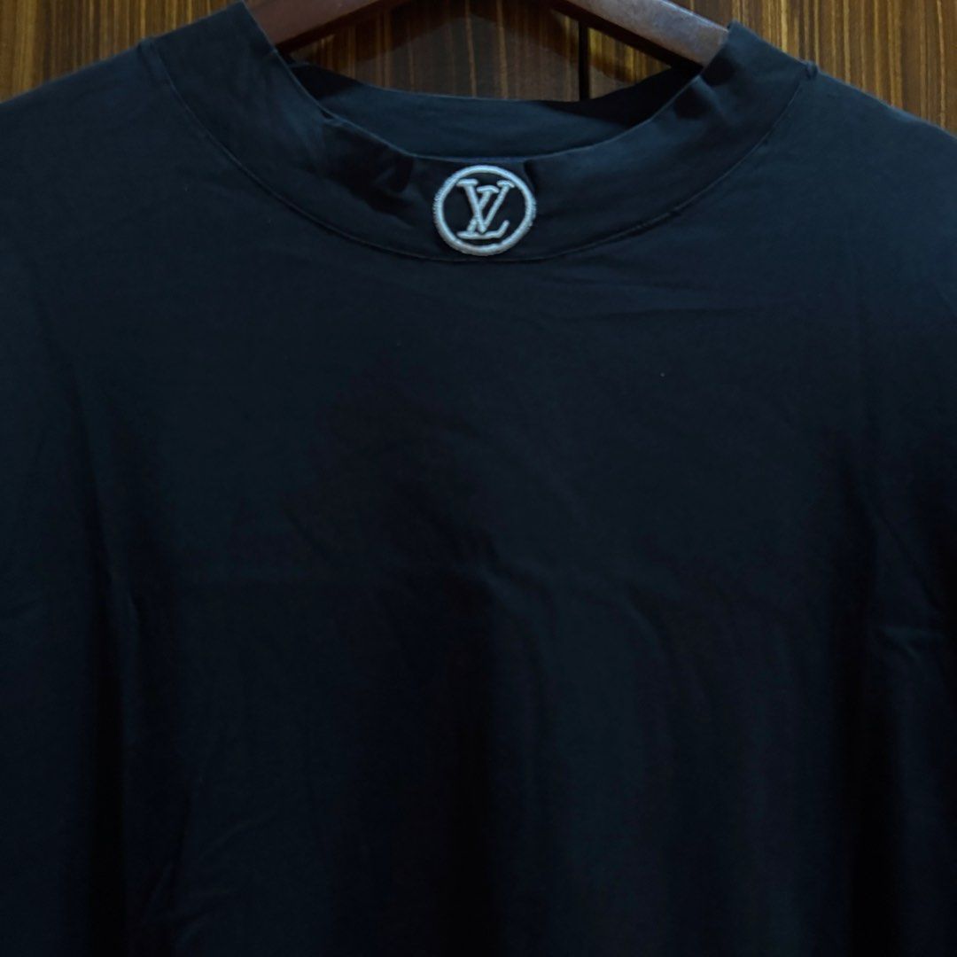LV Embroided Neck Logo (Category: Tshirts & Polo Shirts ) located in Iloilo. Submitted by thriftheaven001 (Listing ID 1464300113, Image 3). Description: LV Neck Logo - Large to XL (29 x 23) - No issues ₱1000.